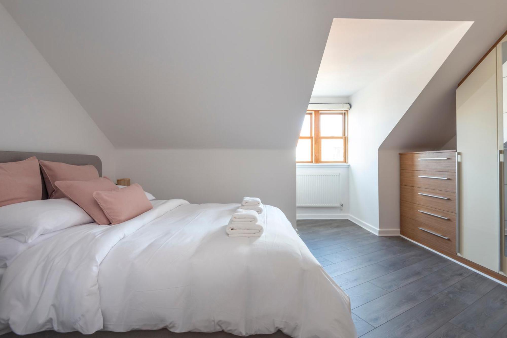 The Loft - Spacious Luxury 2 Bed 2 Bath With Free Secure Parking And Tube Close By London Kültér fotó
